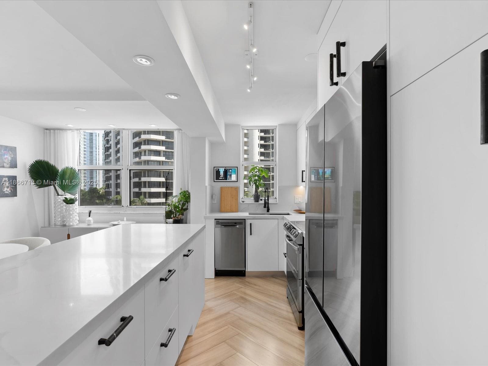 770 Claughton Island Dr # 701, Miami, FL 33131 — zdjęcie 2