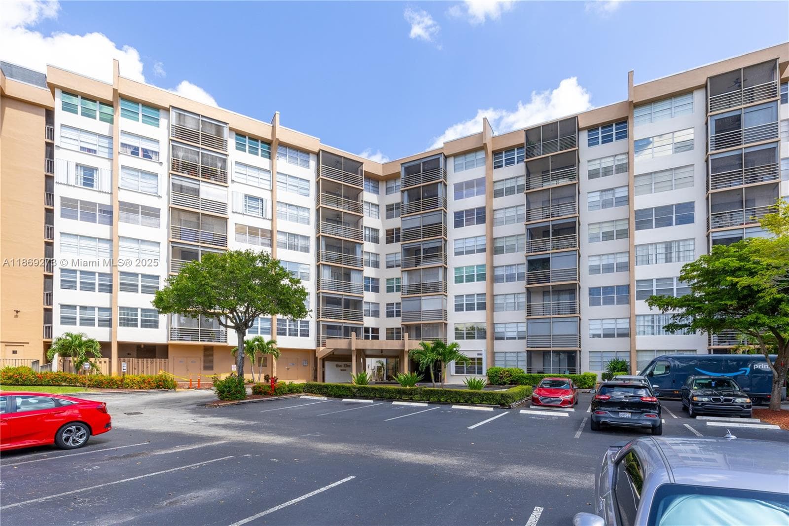 1000 Saint Charles Pl # 319, Pembroke Pines, FL 33026