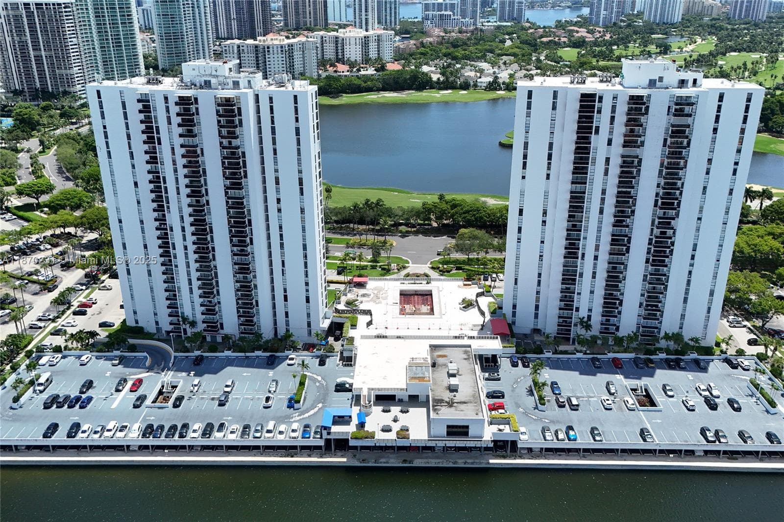3675 N Country Club Dr # 204, Aventura, FL 33180 — zdjęcie 2