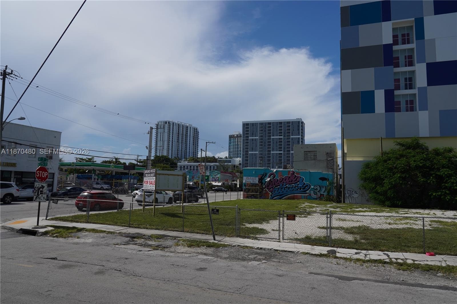 215 NE 25 STREET, Miami, FL 33137 — zdjęcie 2