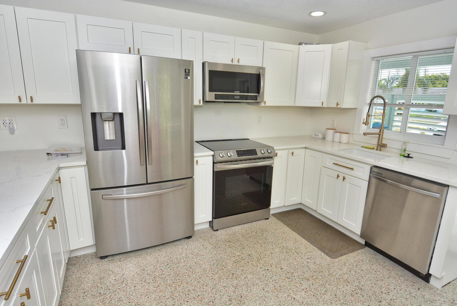 1395 NE Flora Place, Jensen Beach, FL 34957 — zdjęcie 4