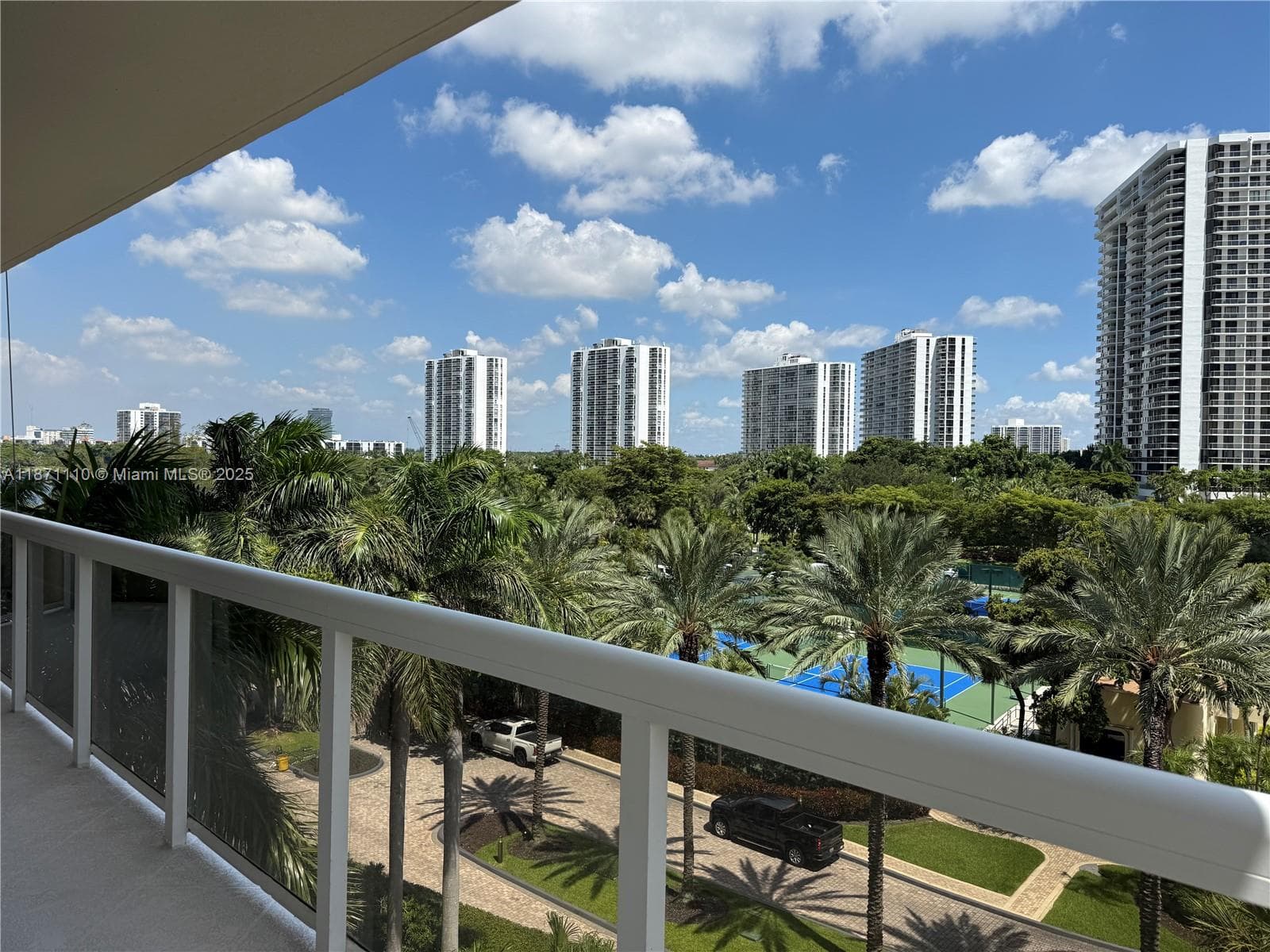 20185 E Country Club Dr # 510, Aventura, FL 33180