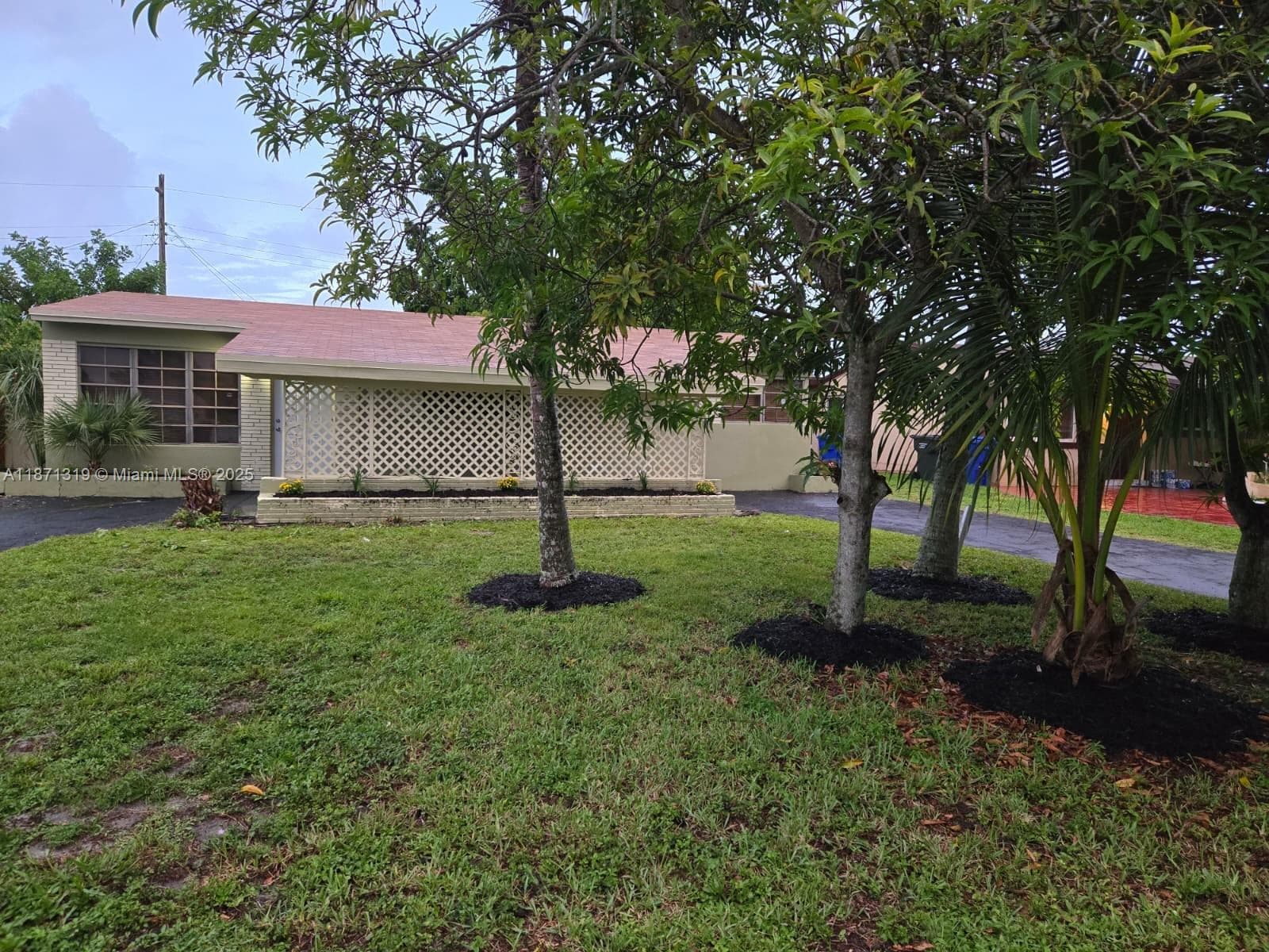 6751 Meade St, Hollywood, FL 33024