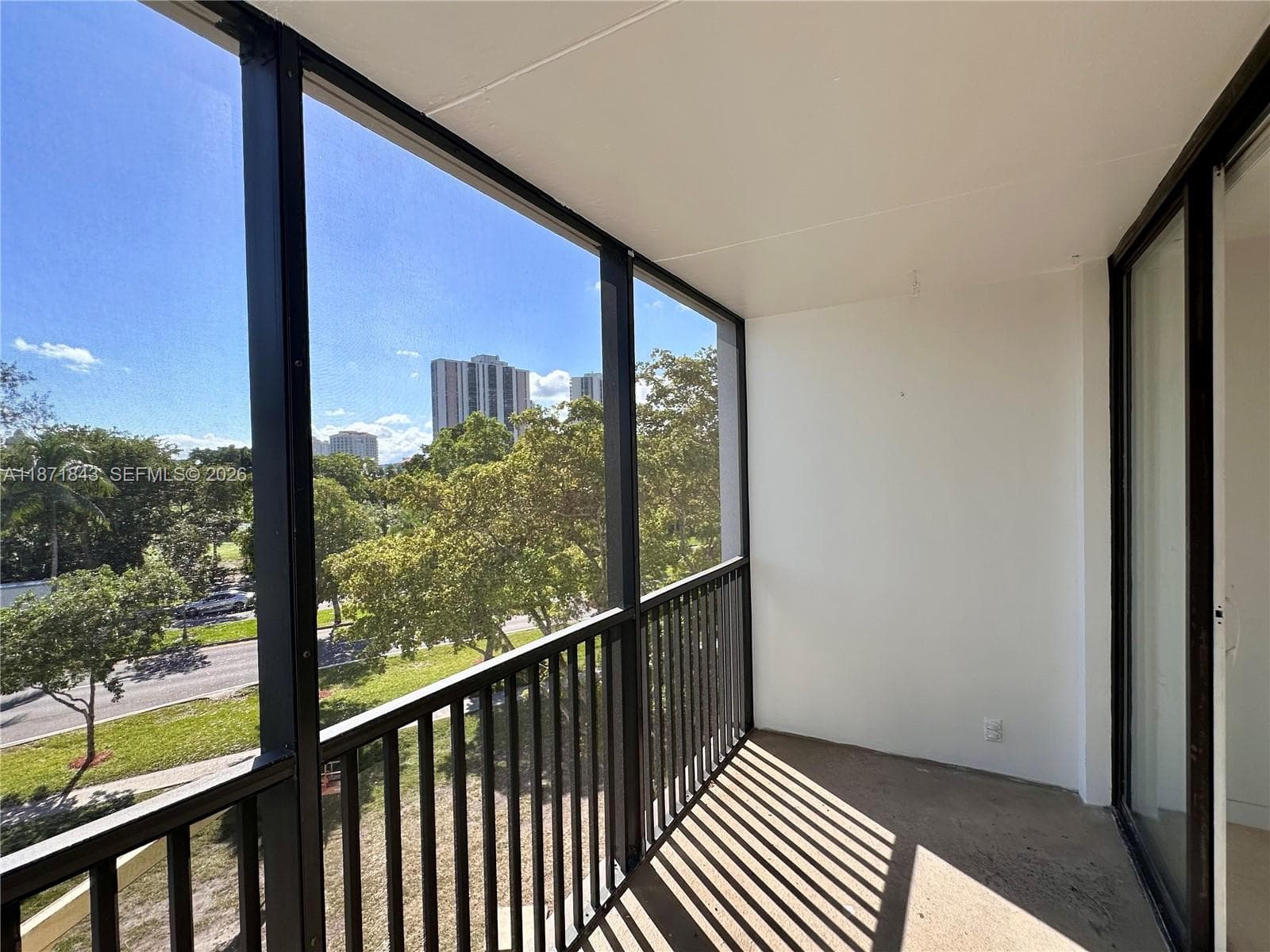 3301 N Country Club Dr # 410, Aventura, FL 33180 — zdjęcie 5