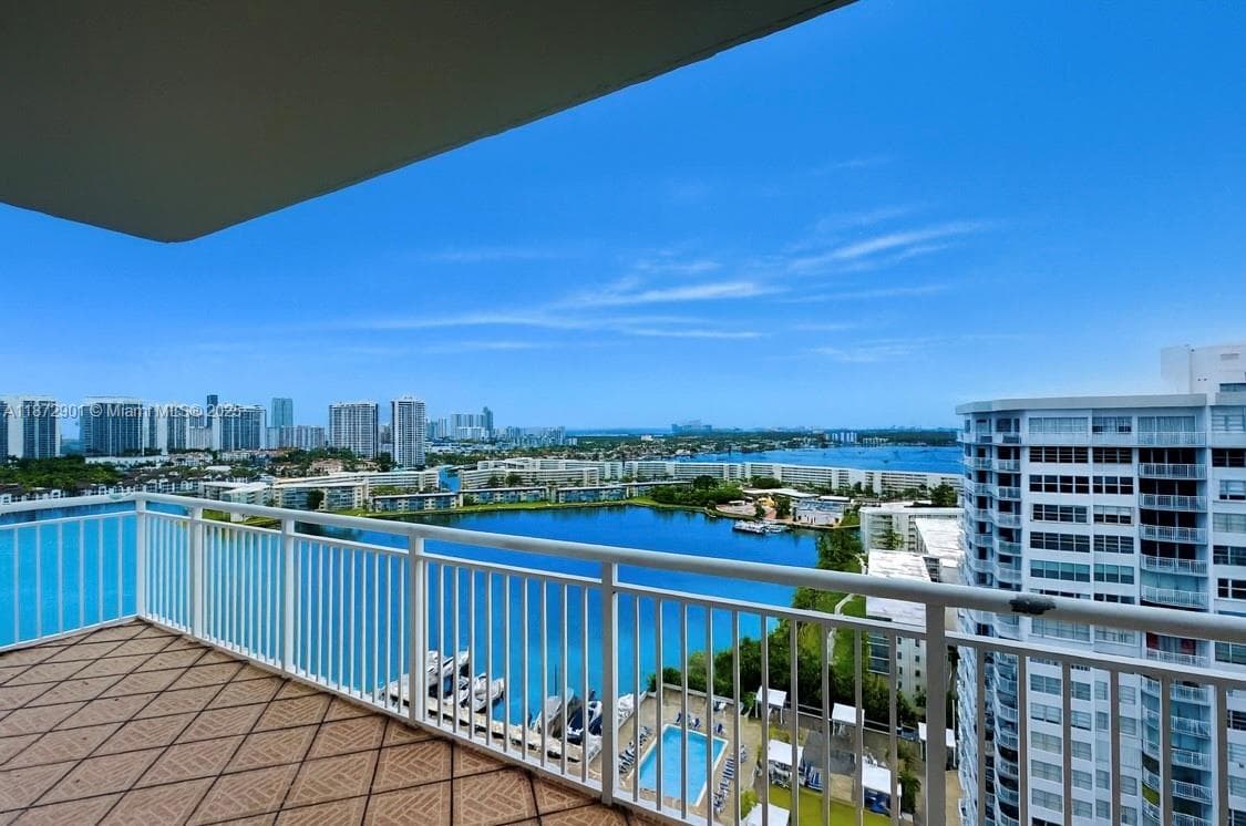 18071 Biscayne Blvd # PH03 & PH04, Aventura, FL 33160