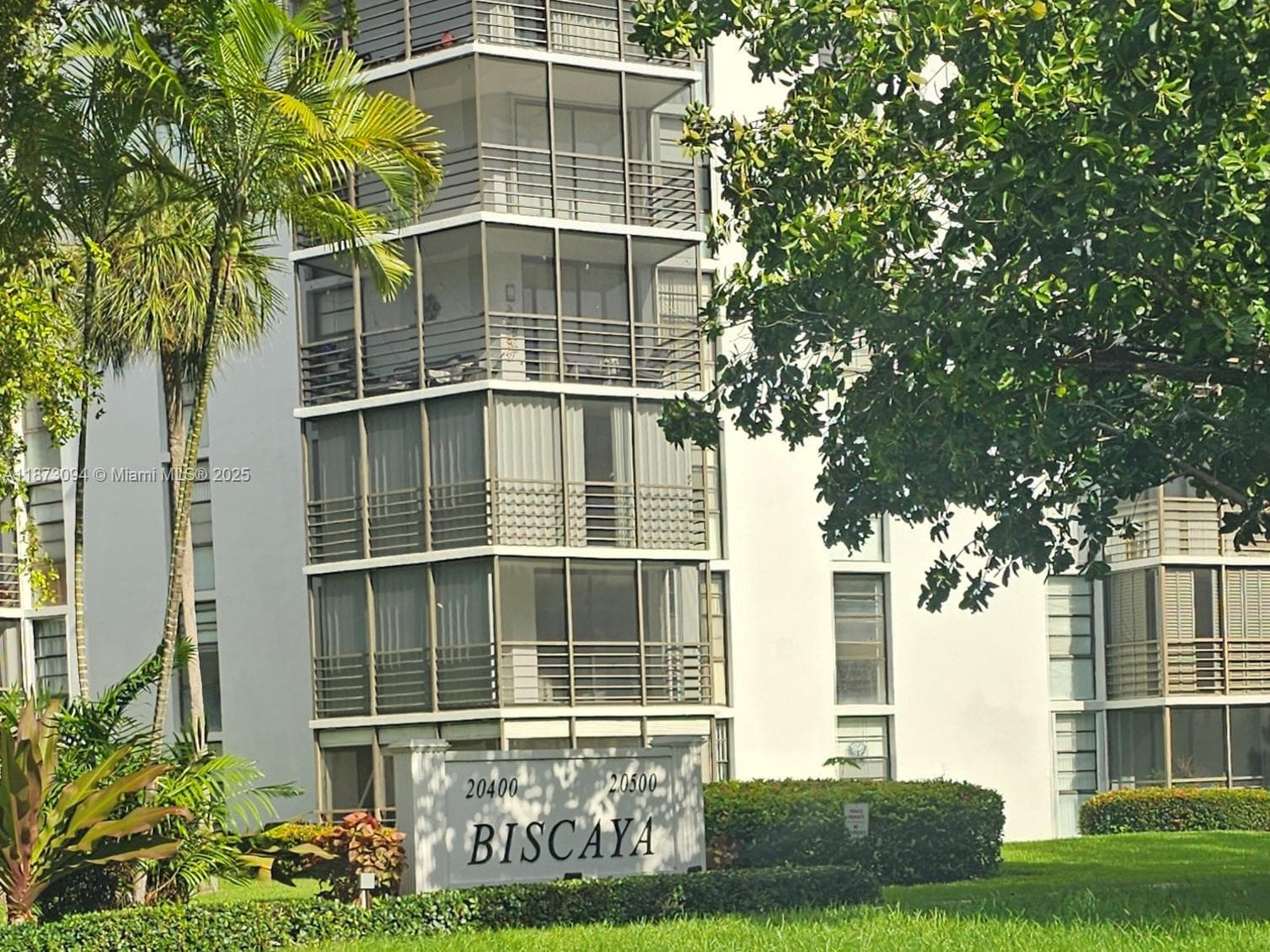 20400 W Country Club Dr # 315, Aventura, FL 33180