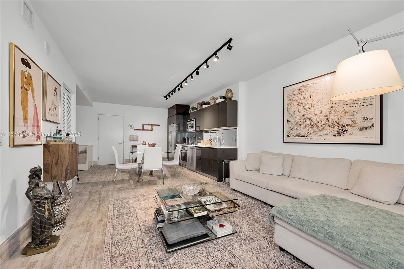 31 SE 6th St # 304, Miami, FL 33131