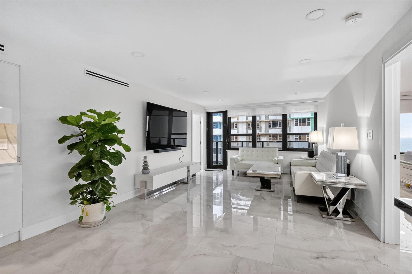 5225 Collins Avenue # 1408, Miami Beach, FL 33140 — zdjęcie 2
