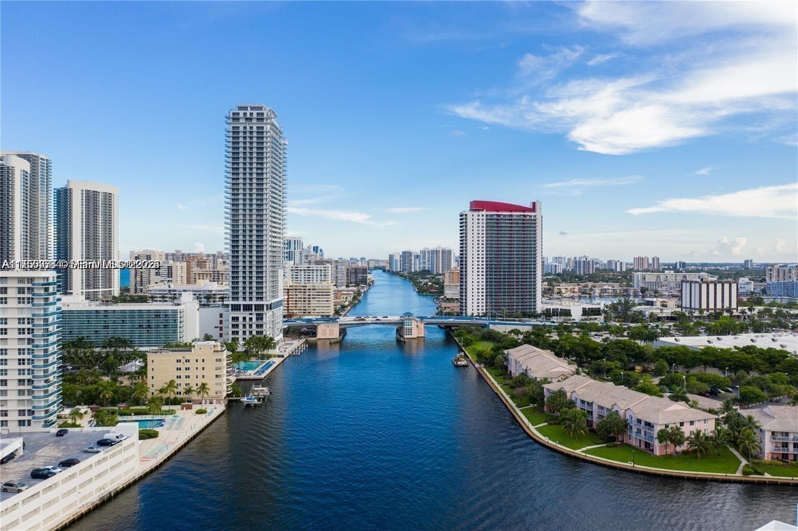 1000 Parkview Dr # 805, Hallandale Beach, FL 33009 — zdjęcie 3