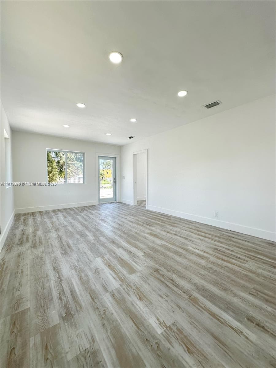 2740 NW 49th St, Miami, FL 33142 — zdjęcie 3