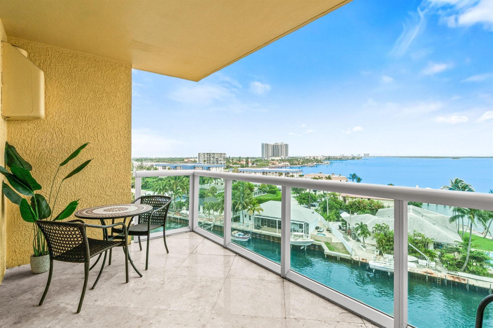 2650 Lake Shore Drive # 703, Riviera Beach, FL 33404 — zdjęcie 2