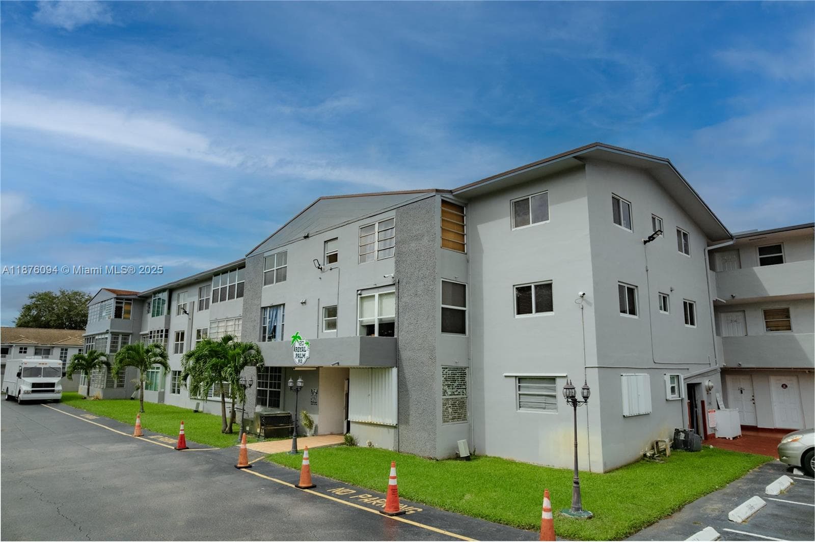 120 Royal Palm Rd # 315, Hialeah Gardens, FL 33016