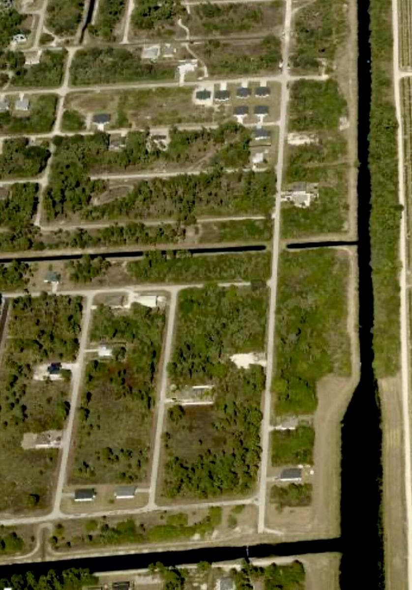 636 Naples Avenue S, Lehigh Acres, FL 33974 — zdjęcie 2