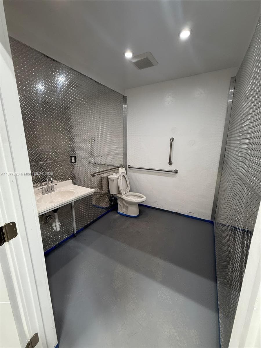 572 NW 72nd St, Miami, FL 33150 — zdjęcie 5