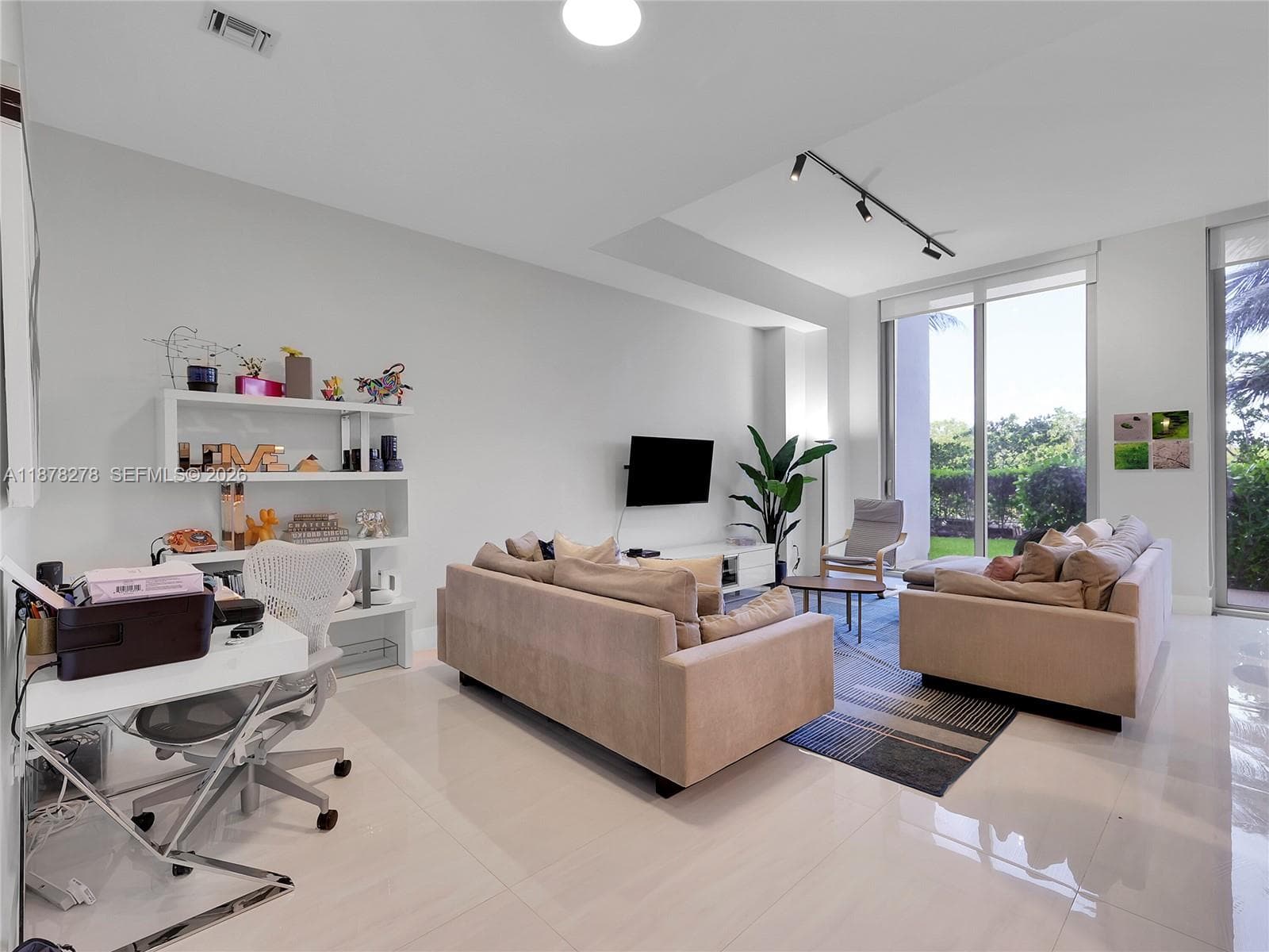 16385 Biscayne Blvd # 105, North Miami Beach, FL 33160 — zdjęcie 4