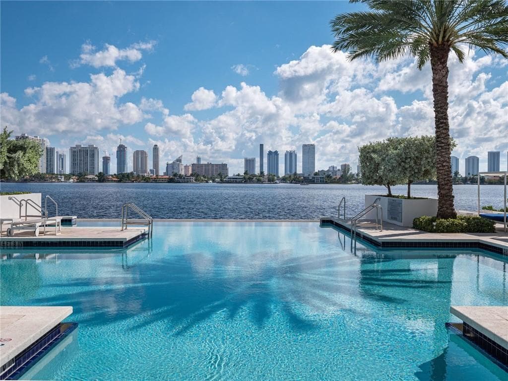17111 Biscayne Boulevard # 2105 + 1 BOAT SLIP 100 ft, North Miami Beach, FL 33160 — zdjęcie 5