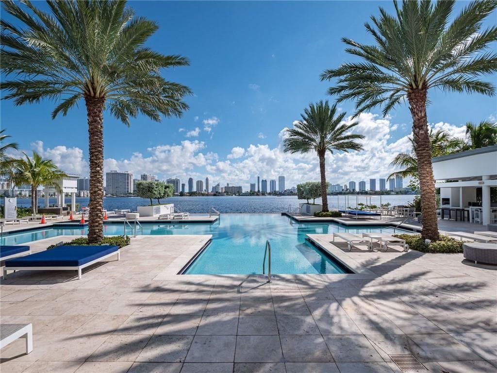 17111 Biscayne Boulevard # 2105 + 1 BOAT SLIP 100 ft, North Miami Beach, FL 33160 — zdjęcie 4