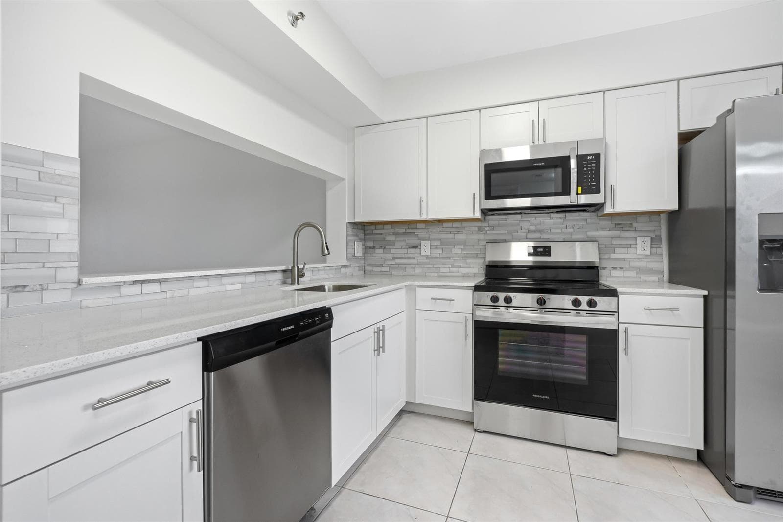 2200 S Cypress Bend Drive # 805, Pompano Beach, FL 33069 — zdjęcie 3