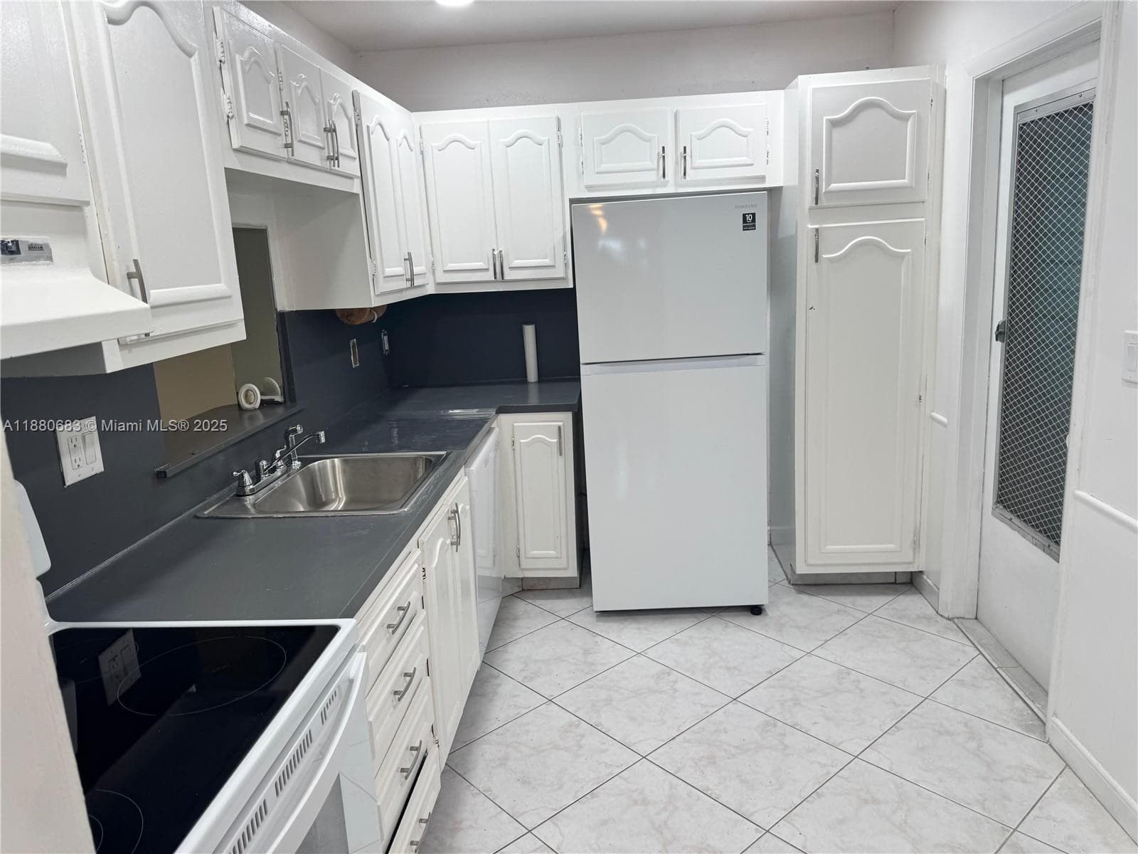 4141 NW 44th Ave # 117, Lauderdale Lakes, FL 33319 — zdjęcie 2