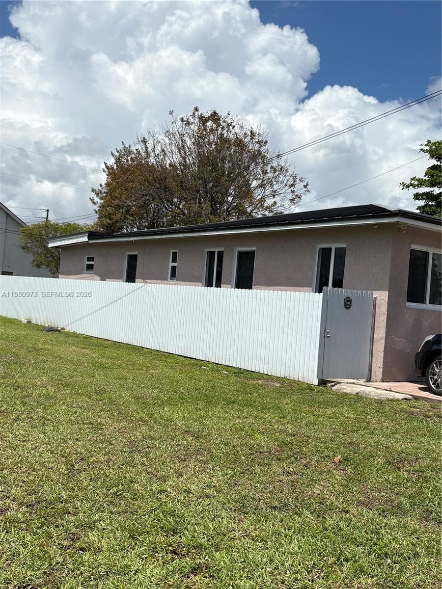7130 NW 21st Ct, Miami, FL 33147 — zdjęcie 2