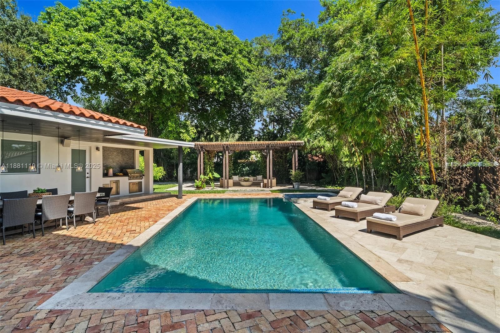 575 Bay Point Rd, Miami, FL 33137 — zdjęcie 2