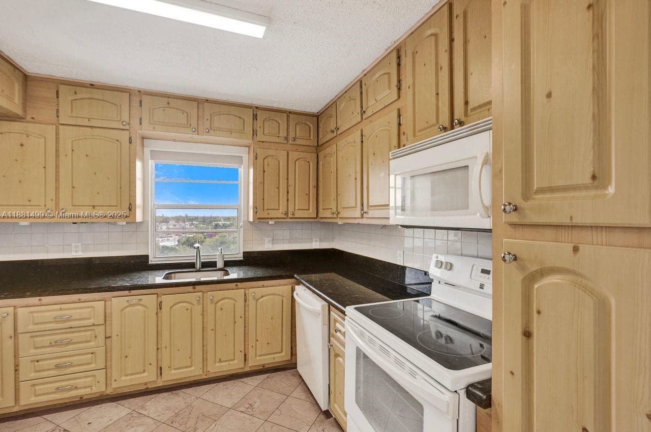 2025 NE 164th St # 716, North Miami Beach, FL 33162 — zdjęcie 4