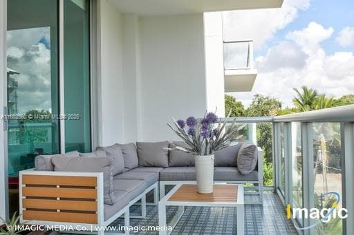 720 NE 62nd St # 402, Miami, FL 33138 — zdjęcie 3