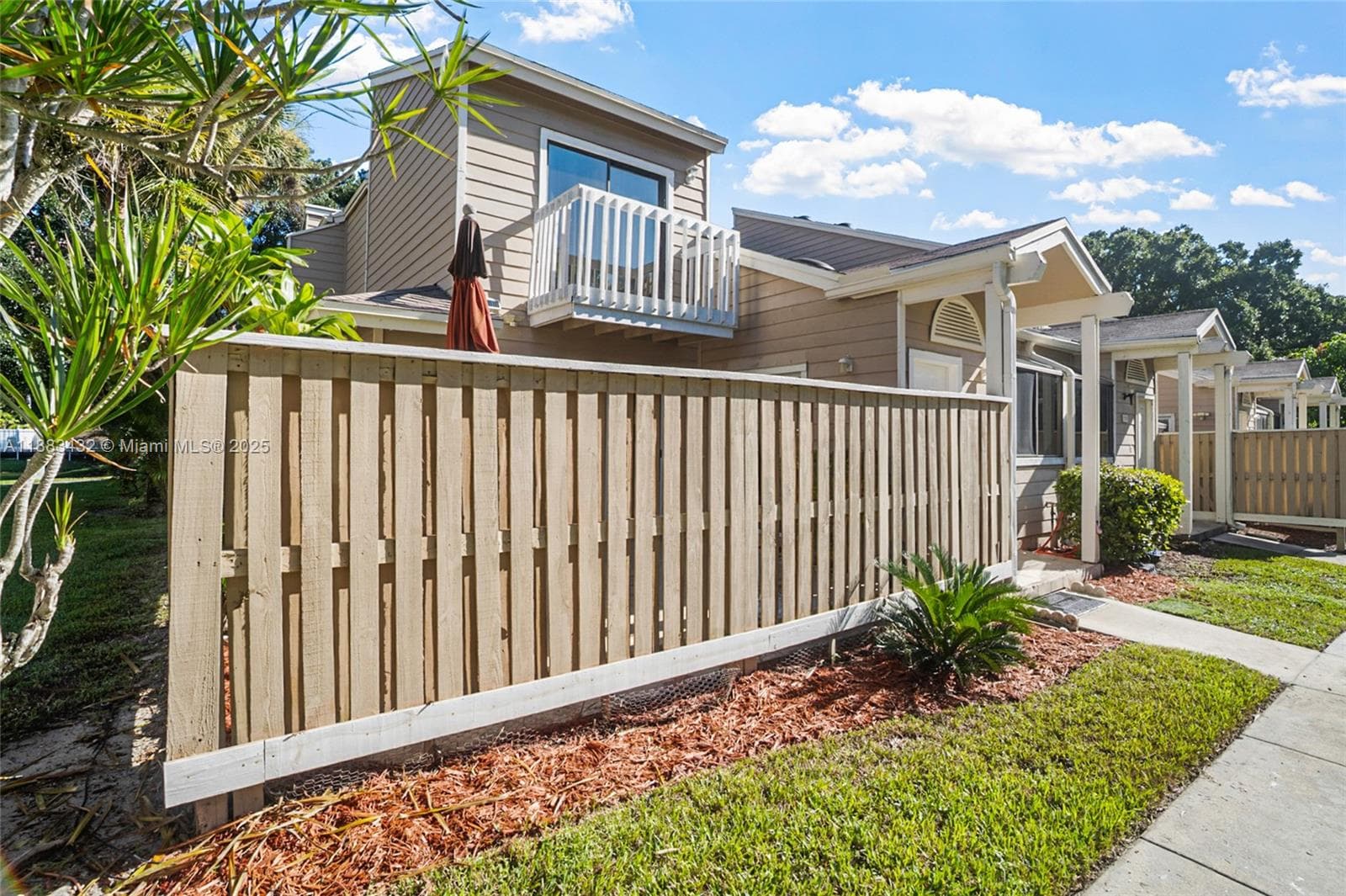 7178 Sportsmans Dr, North Lauderdale, FL 33068 — zdjęcie 2