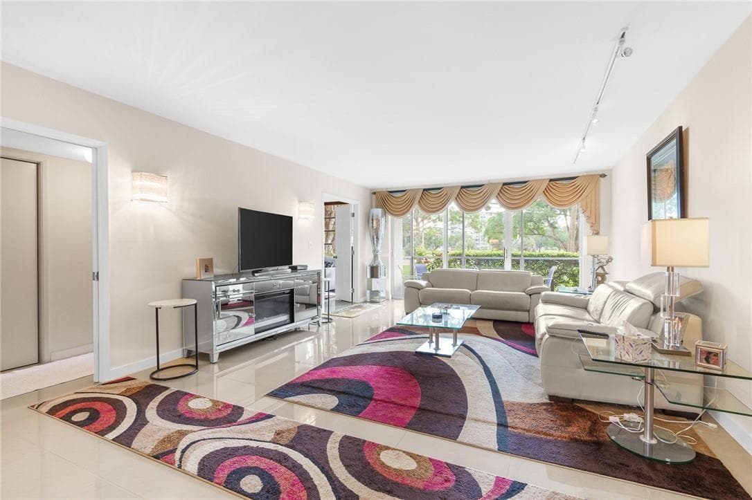 3800 Oaks Clubhouse Drive # 110, Pompano Beach, FL 33069 — zdjęcie 2