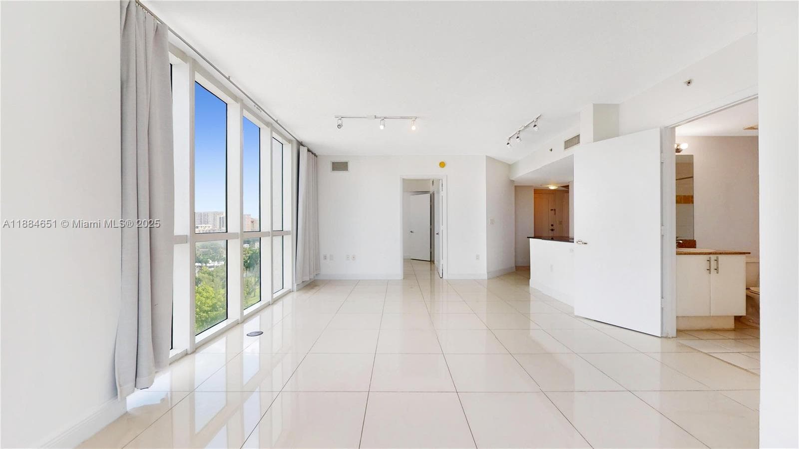 1871 NW S River Dr # 1205, Miami, FL 33125 — zdjęcie 3