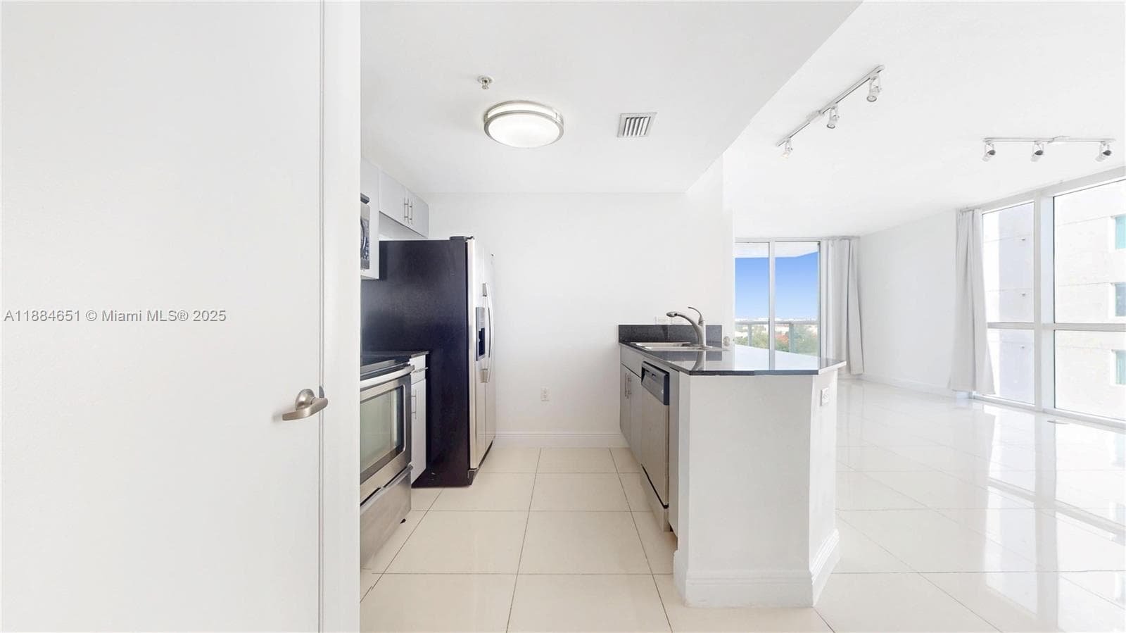 1871 NW S River Dr # 1205, Miami, FL 33125 — zdjęcie 5