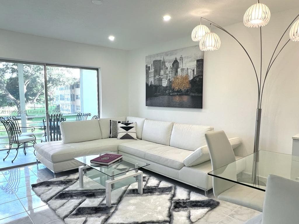 5051 W Oakland Park Blvd # 204, Lauderdale Lakes, FL 33313 — zdjęcie 3