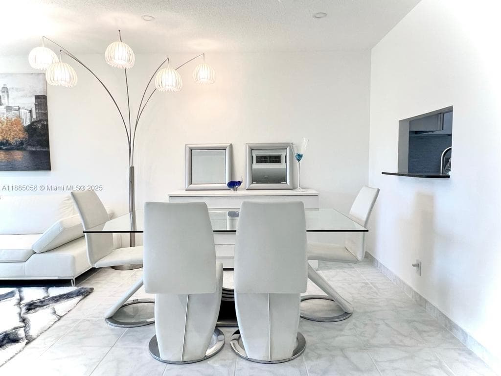 5051 W Oakland Park Blvd # 204, Lauderdale Lakes, FL 33313 — zdjęcie 4