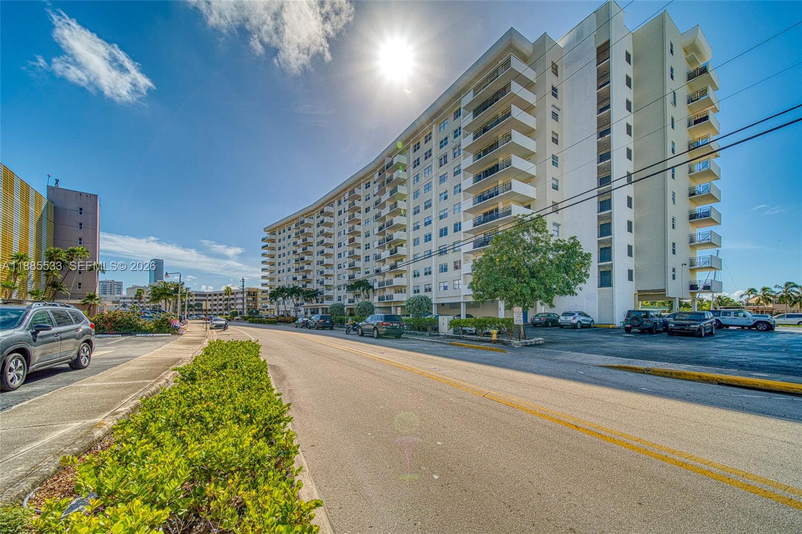 401 Golden Isles Dr # 908, Hallandale Beach, FL 33009 — zdjęcie 2