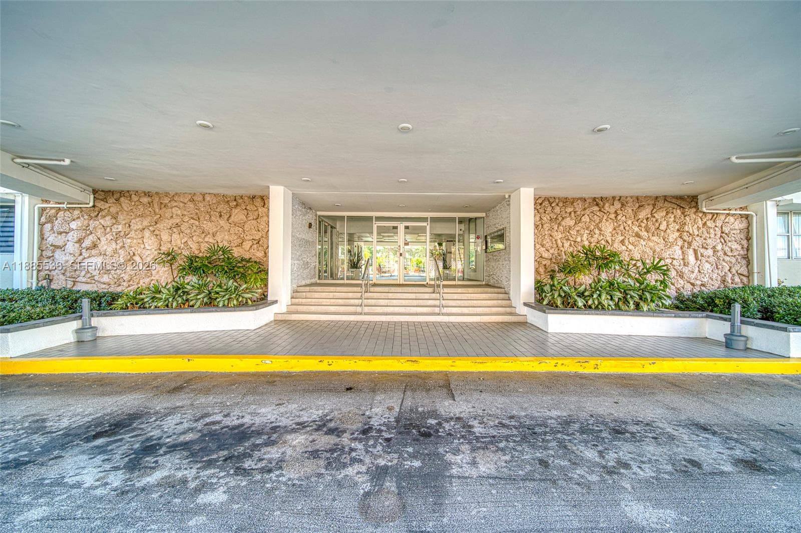 401 Golden Isles Dr # 908, Hallandale Beach, FL 33009 — zdjęcie 4