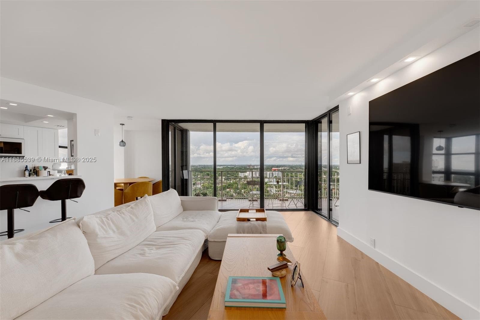 4000 Towerside Ter # 2211, Miami, FL 33138 — zdjęcie 3