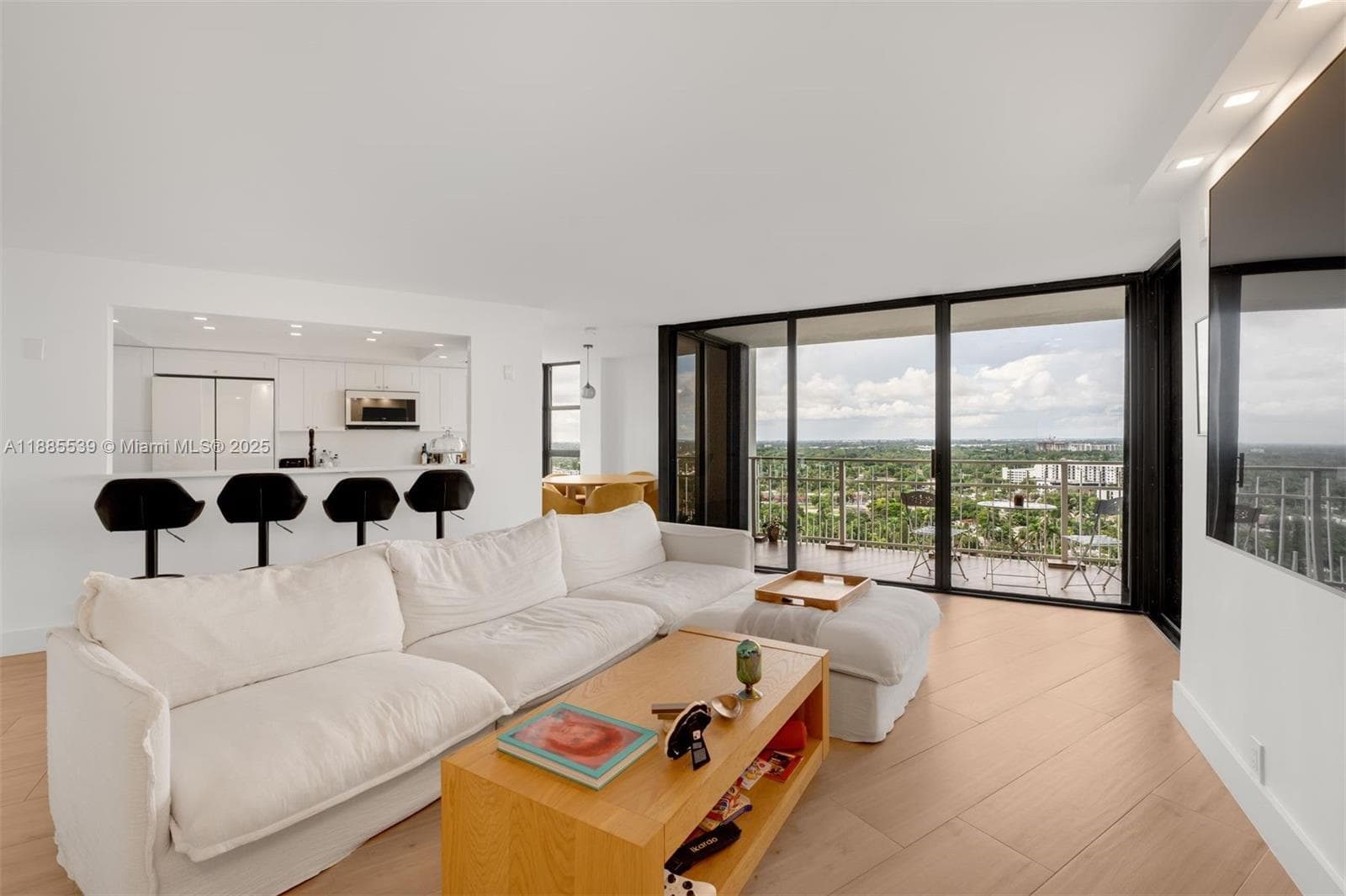 4000 Towerside Ter # 2211, Miami, FL 33138 — zdjęcie 4