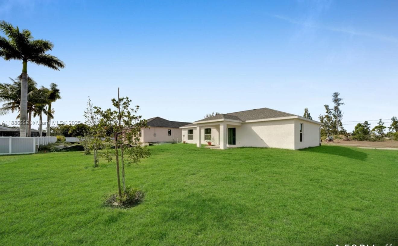 4217 NE 23rd Pl, Cape Coral, FL 33909 — zdjęcie 2