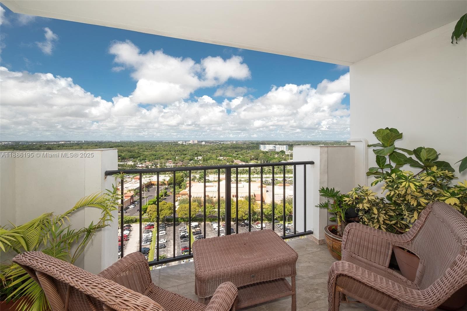 2750 NE 183rd St # 2204, Aventura, FL 33160 — zdjęcie 3