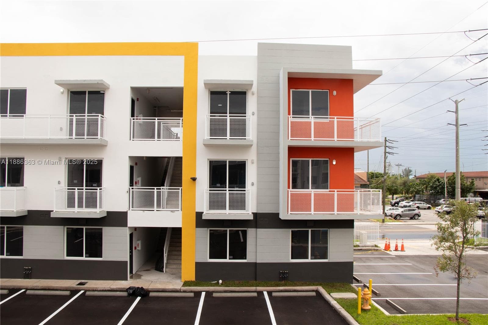1455 W 29th St # 113, Hialeah, FL 33012