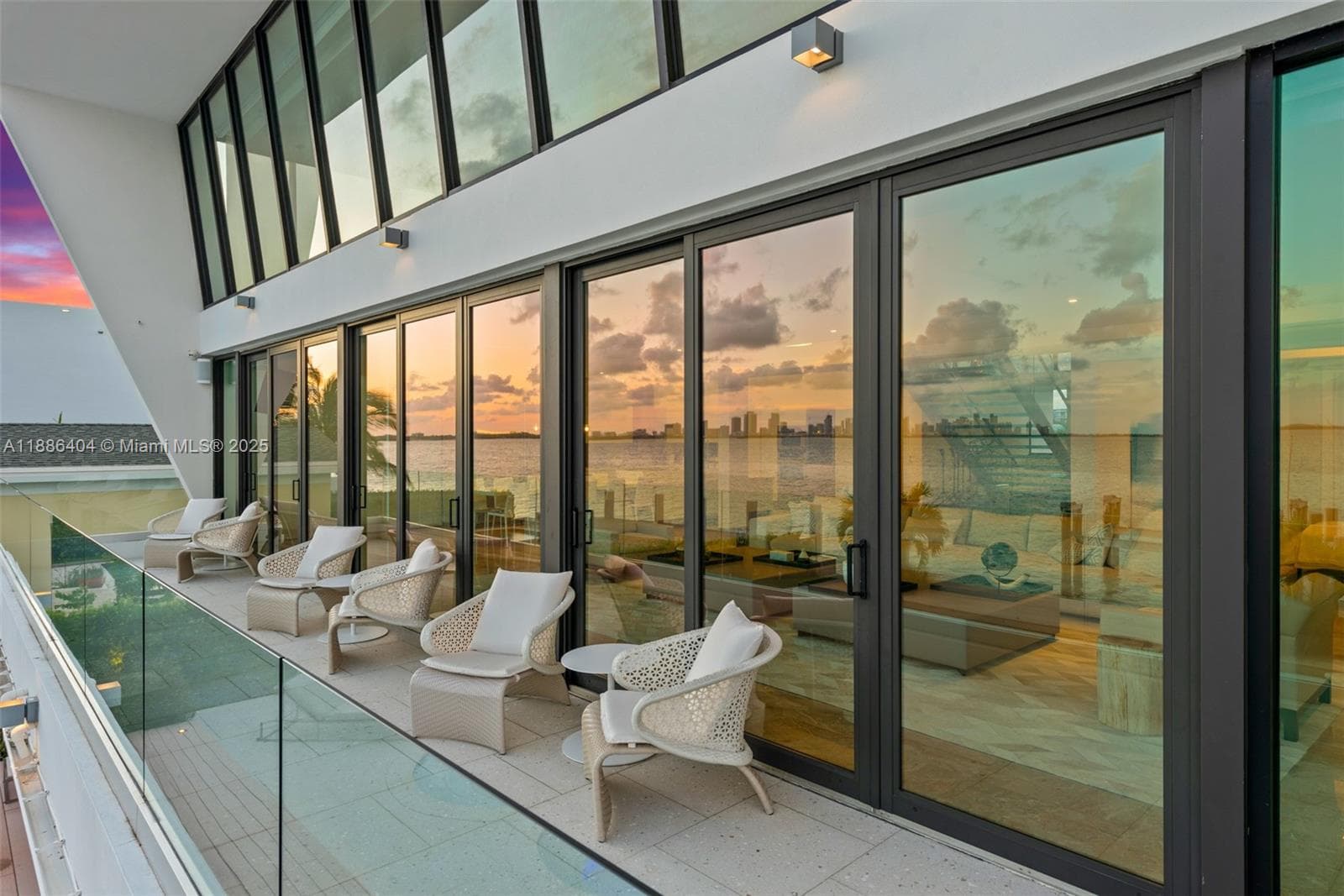 1580 S Treasure Dr, North Bay Village, FL 33141 — zdjęcie 2