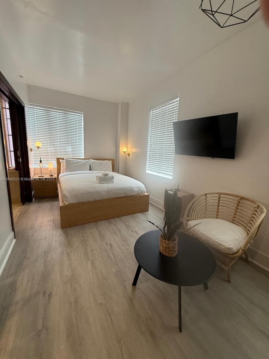 1036 Ocean Dr # B309, Miami Beach, FL 33139