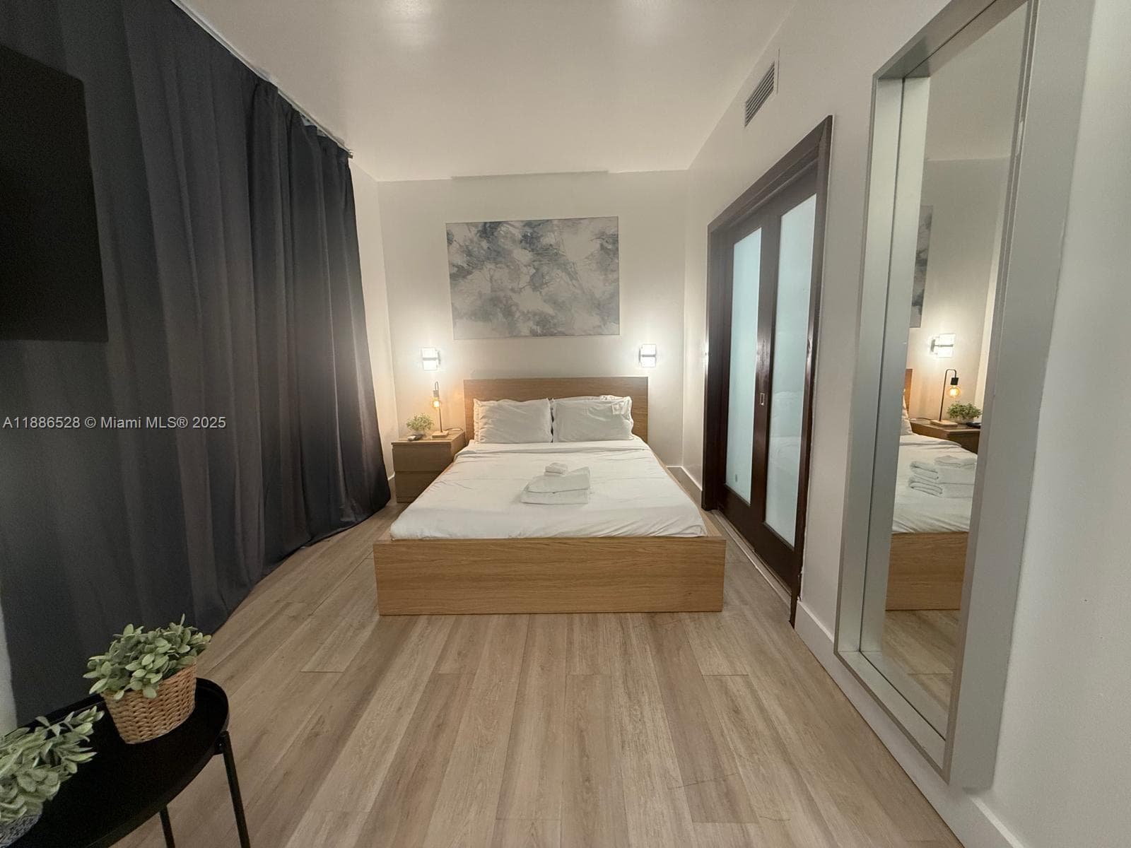 1036 Ocean Dr # B303, Miami Beach, FL 33139