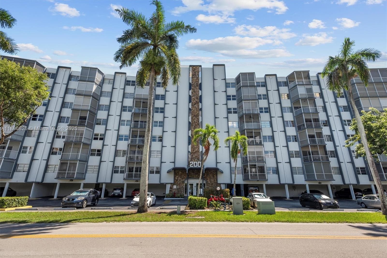 200 Diplomat Pkwy # 825, Hallandale Beach, FL 33009 — zdjęcie 2