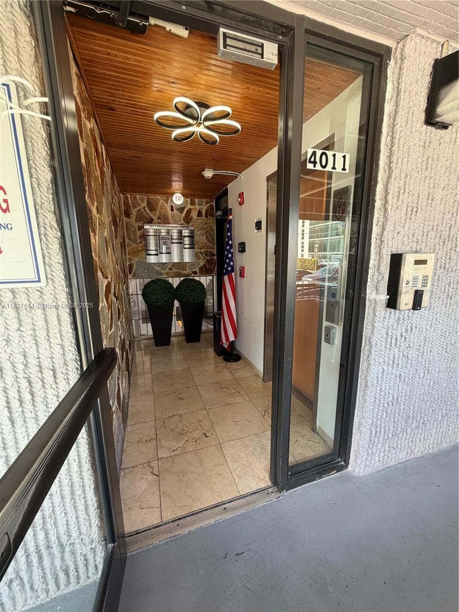 4011 W Flagler St # 404, Miami, FL 33134 — zdjęcie 2