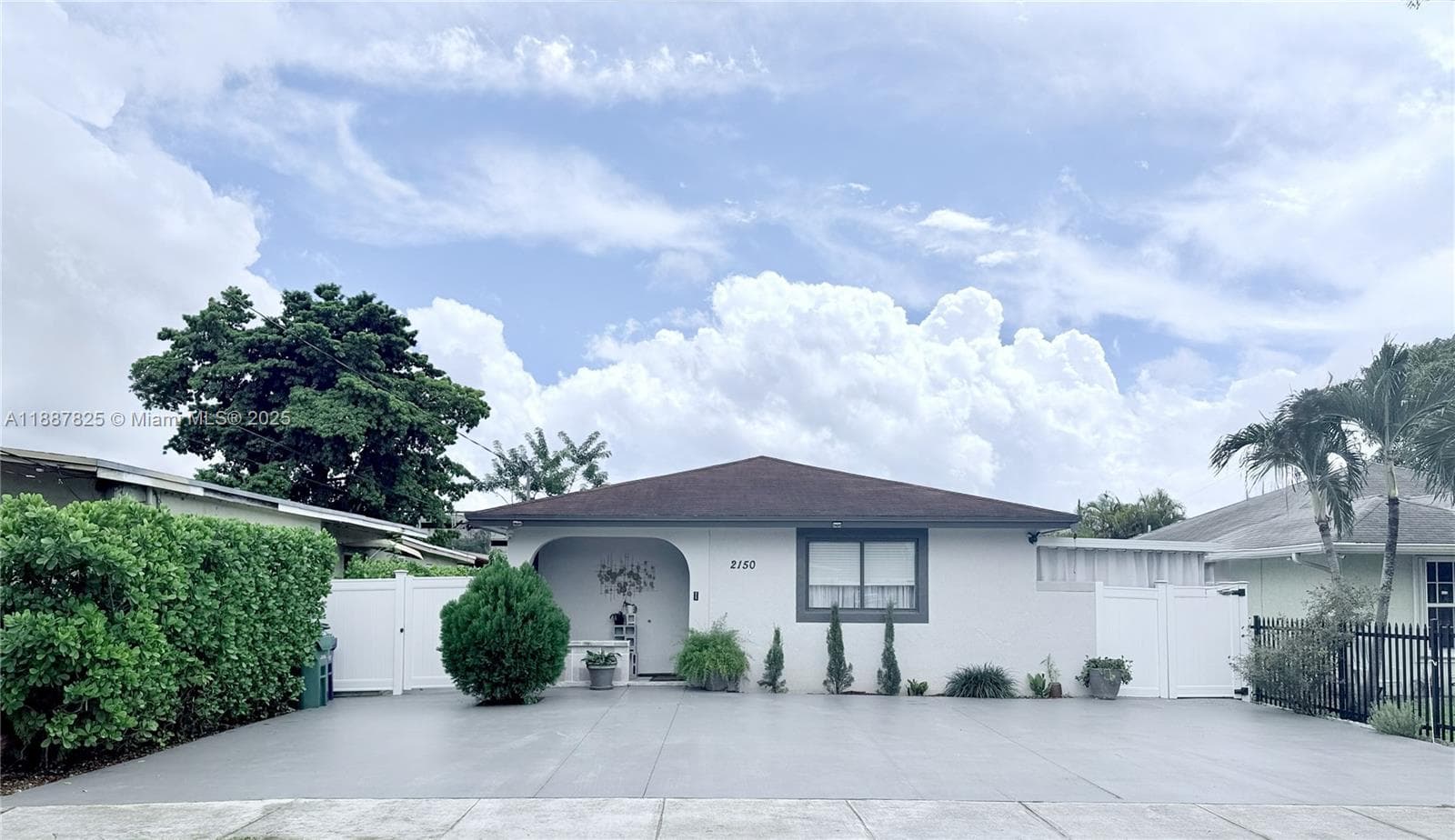 2150 NW 43rd St, Miami, FL 33142