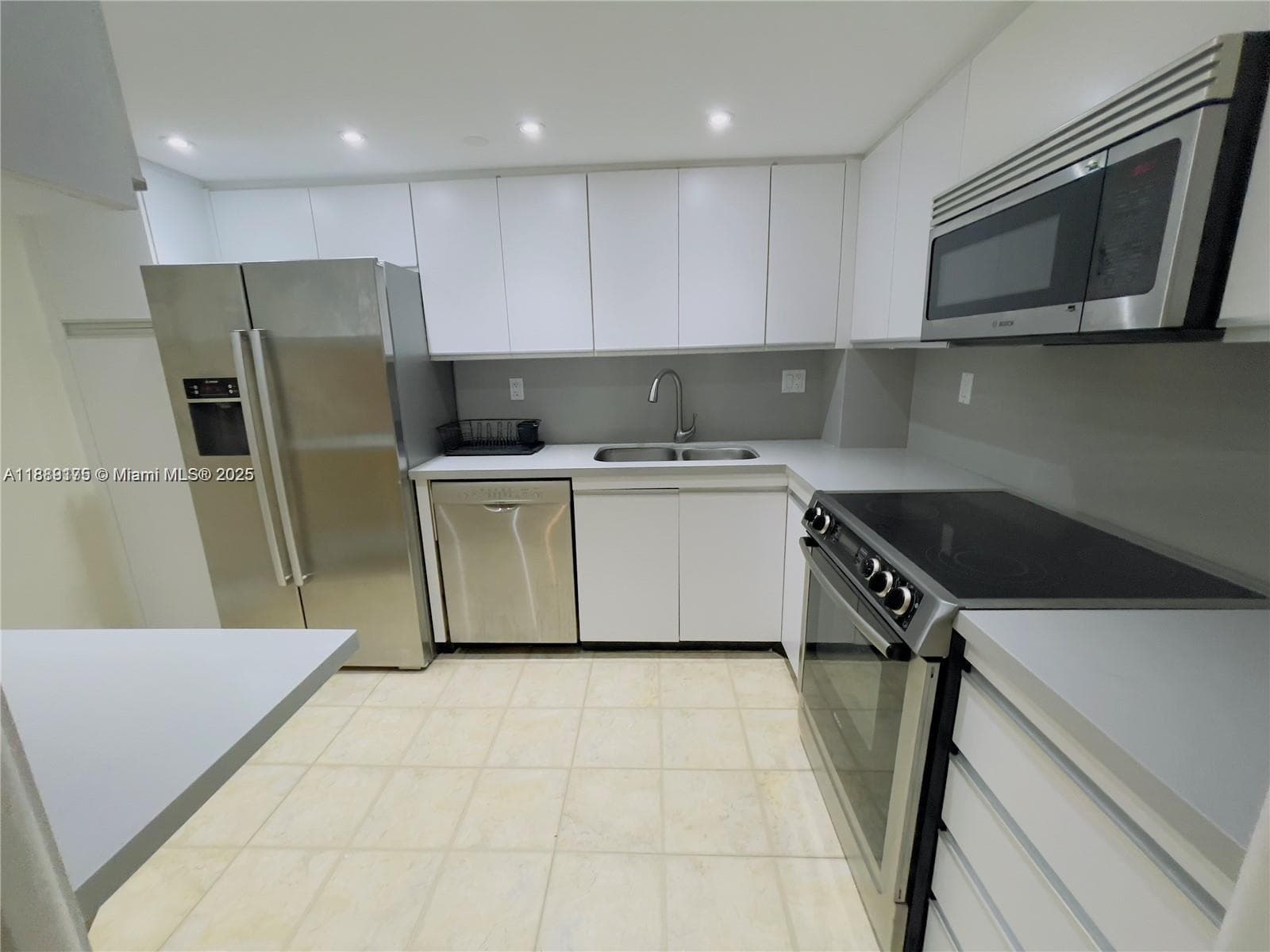 2000 Towerside # 309, Miami, FL 33138