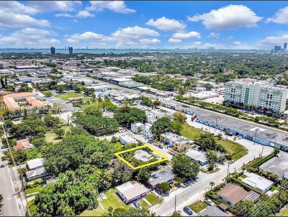 261 NW 73rd Ter, Miami, FL 33150