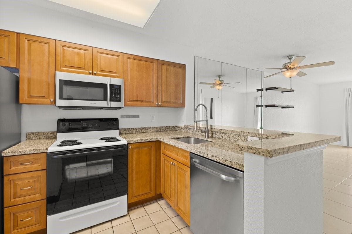 2106 S Cypress Bend Drive # 506, Pompano Beach, FL 33069 — zdjęcie 5