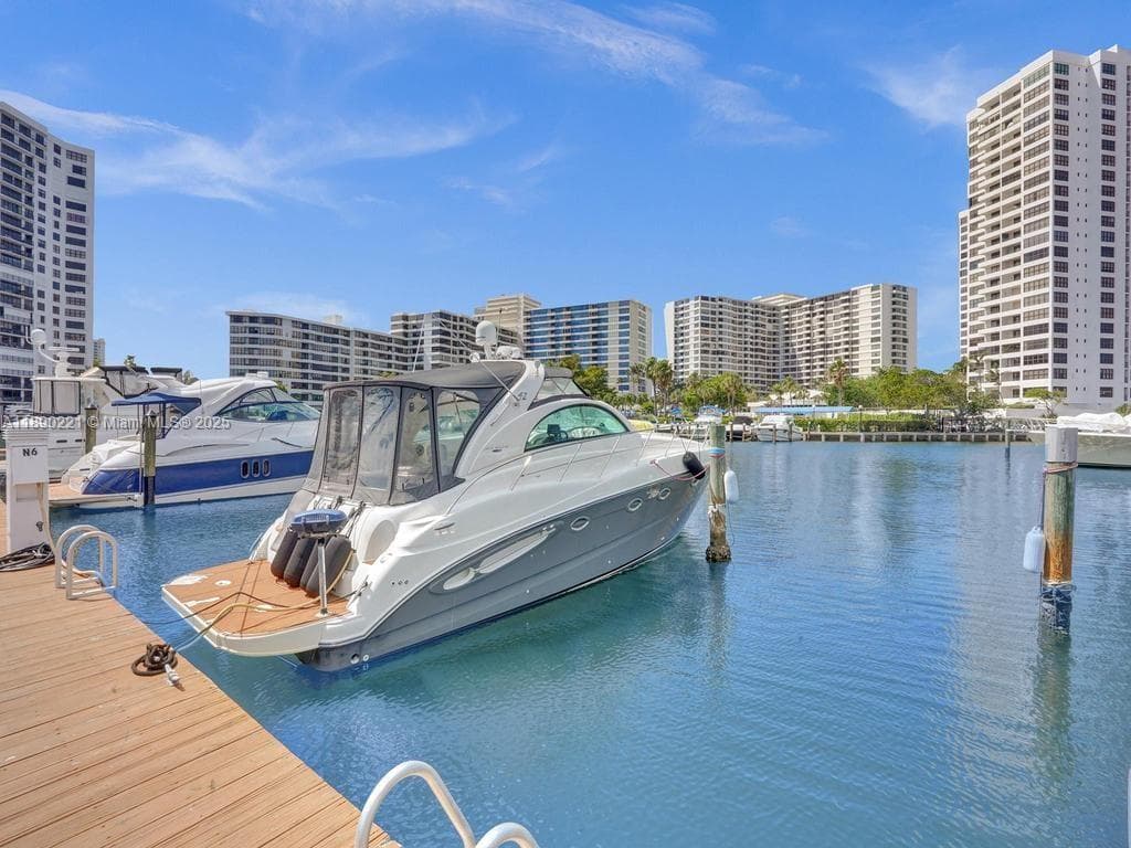 2667 S Parkview Dr, Hallandale Beach, FL 33009 — zdjęcie 3